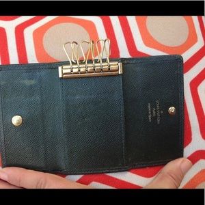 AUTHENTIC LOUIS VUITTON KEY HOLDER